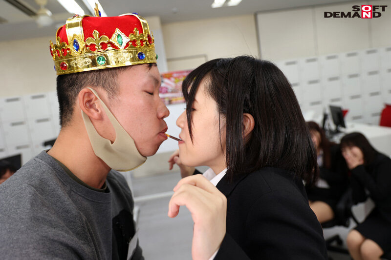 SOD女子社員 第40回 陽キャ女子社員にひたすら抜かれたいユーザー様達と、ラブホでお泊り王様ゲーム！ 20時～6時 夜通しずーっと‘王様の命令はぜったーい！！’ - サンプル画像 - 1