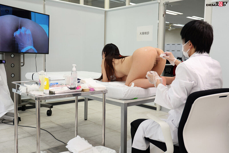 SOD女子社員 2023年度 全裸で健康診断 女子社員が通常業務中の社内を全裸で移動！検診！移動！検診で超羞恥 - サンプル画像 - 13