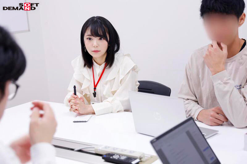 緊急発売！入社後すぐの研修期間中に隠れ巨乳と噂の低身長ロリフェイスの営業部 入社1年目 山下ちゃん（22）うぶすぎるプライベートSEX撮れました！ マイペースでちょっぴり天然だけど、仕事になると人一倍責任感が強いしっかり者！ 研修での仕事を通じて興味の… 山下茉央 - サンプル画像 - 2