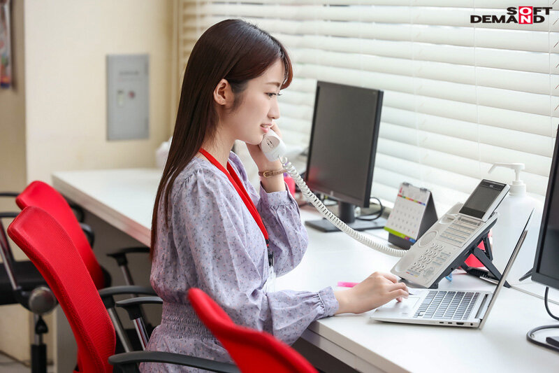 SOD女子社員 お嬢様大学出身で超・超・超ウブだけどAVには興味津々！はにかみ笑顔が可愛すぎる総務部・ハケンの斉藤さんAV出演！ 斉藤月乃 - サンプル画像 - 3