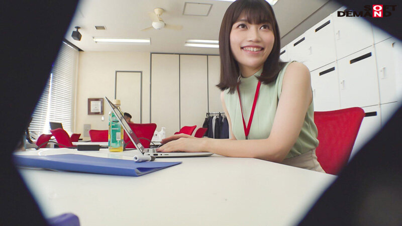 おっとりしてるのに、なんか色っぽい。定期面談で皆を癒してくれる人事部 石川さんの裸が見たい！…という社内の声多数だったので、AV出演させたら、ギャップヤバすぎどスケベSEXが撮れました。【無許可で発売！】人事部 中途2年目 石川陽波 - サンプル画像 - 3