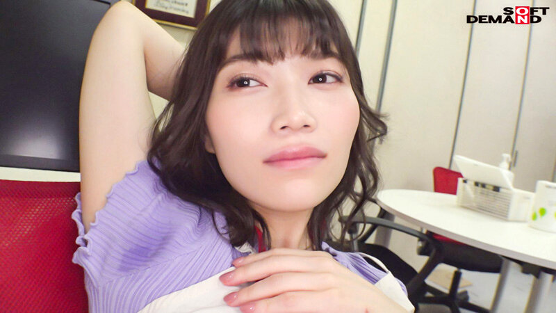 おっとりしてるのに、なんか色っぽい。定期面談で皆を癒してくれる人事部 石川さんの裸が見たい！…という社内の声多数だったので、AV出演させたら、ギャップヤバすぎどスケベSEXが撮れました。【無許可で発売！】人事部 中途2年目 石川陽波 - サンプル画像 - 9