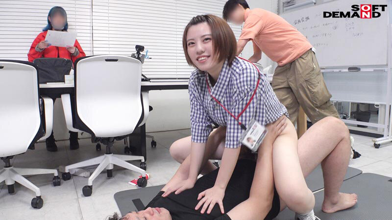 マ○コまる出し！半裸AD羞恥業務 SOD女子社員 制作部 新田好実 - サンプル画像 - 13