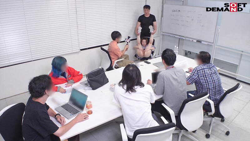 マ○コまる出し！半裸AD羞恥業務 SOD女子社員 制作部 新田好実 - サンプル画像 - 9