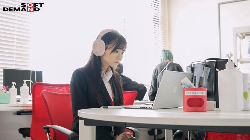 宣伝部 松永あかり 2度目のAV出演 はじめて尽くしの5日間に密着！ こっそり露出 主観フェラ ローションプレイ 玩具オナニー 3P - サンプル画像 - 4