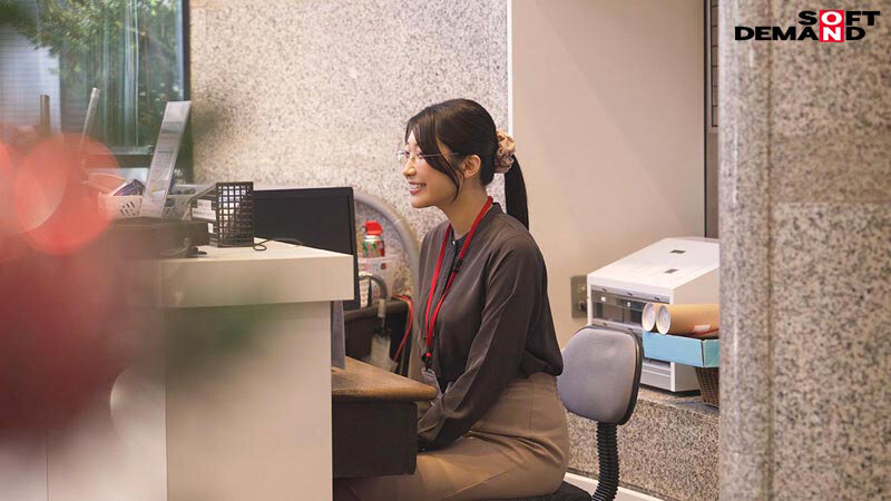 業務を抜け出してイキまくる秘書 デカチン 玩具オナニー オイルプレイ 3P 総務部秘書課 守屋よしの - サンプル画像 - 5