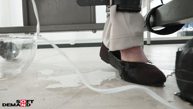 固定電マ連続お漏らし実験「膣がバグるほど刺激し続けたら？」をSOD女子社員6名が真面目に検証してみた結果オマ○コ決壊！もう限界でイキたくないはずなのにカラダが気持ち良くなろうと勝手に動いてヒクつきワギナ過剰快楽懇願 SOD性科学ラボREPORT19 - サンプル画像 - 5