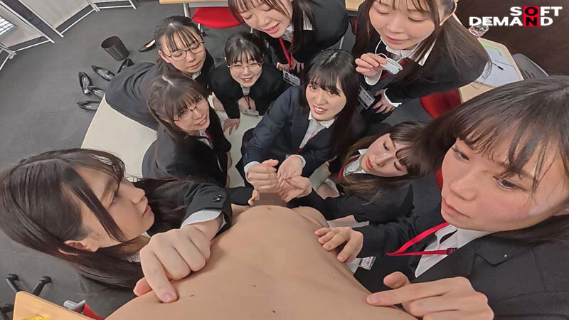 SOD女子社員試験官9名が全裸男性1名へち○ぽの勃起からザ～汁射精を手厚いサポート付きでじっくり審査 新人AV男優CFNMハーレムオーディション - サンプル画像 - 16