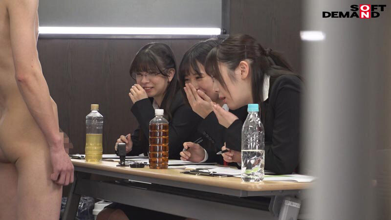 SOD女子社員試験官9名が全裸男性1名へち○ぽの勃起からザ～汁射精を手厚いサポート付きでじっくり審査 新人AV男優CFNMハーレムオーディション - サンプル画像 - 5