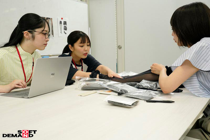 男子社員は黒パンスト尻オナホを試して改善点を提出して下さい SOD女子社員新商品開発記録 - サンプル画像 - 3