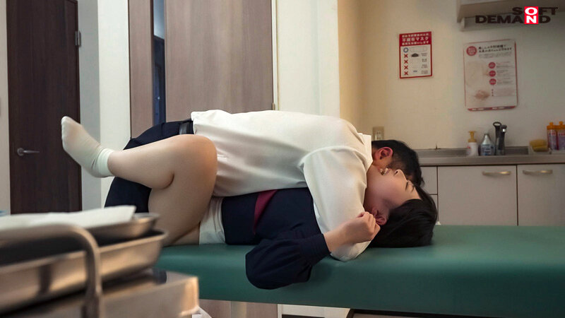 今年も開業医の父に健康診断される季節がやってきました。 桃色かぞくVOL.37 佐々木ひな 佐々木ひなこ - サンプル画像 - 8