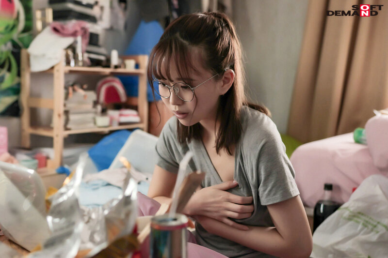 7年間汚部屋で引きこもり生活をしている中卒妹は初体験を寝ているボクで済ませ、その後もボクを逆夜●い（避妊具ナシ）して性欲処理しているのを知っている。 樟葉杏 - サンプル画像 - 4