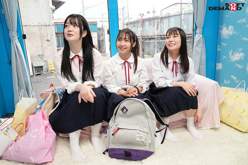 マジックミラー号 田舎から東京にやってきた修学旅行生 初めての電マ体験で今まで感じた事の無い強烈な快感に目を潤ませながら 糸を引くほどぐっちょり濡れたおま○こに極太ち○ぽを挿入 - サンプル画像 - 2