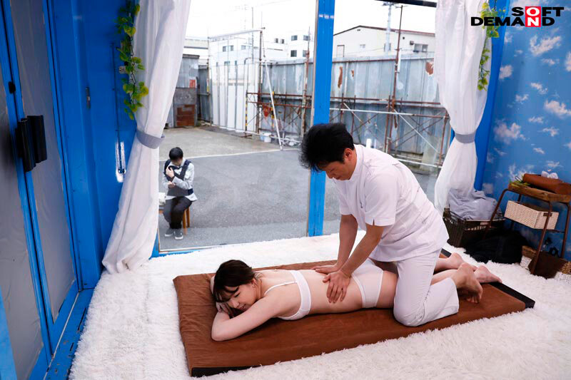 マジックミラー号 出産間もない奥様が産後で戻らなくなった体重を骨盤マッサージで解消！旦那が見ている施術中にうっかりアナルに入ったデカチンですっぽり抜けばケツ穴ぽっかり御開帳！！ - サンプル画像 - 14