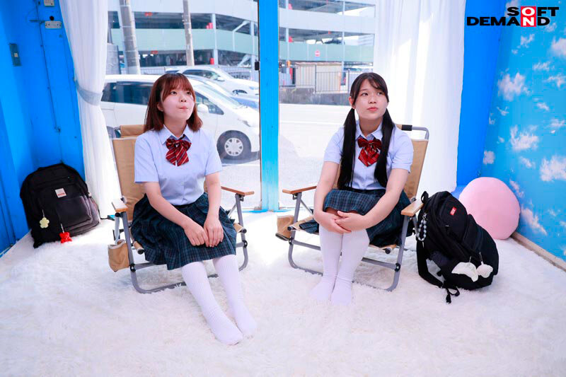 マジックミラー号 友達同士のオナニー見せ合い初体験！友達に見られながら指に電マにエスカレート！ さらに「生チ○ポを擦ってみませんか？」と提案するとヌルっとオマ○コに挿入し生ハメSEX！ - サンプル画像 - 9