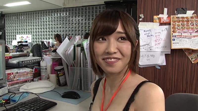 SOD女子社員 仕事への意欲に溢れるフレッシュ女子社員5名が発足 SODセクシーランジェリー開発部「良い商品を生み出したい！」真っ直ぐな想いから自らモニターとなりガーターベルトをむっちりボディに悩ましく食い込ませたセクシーな下着姿で通常業務 - サンプル画像 - 9