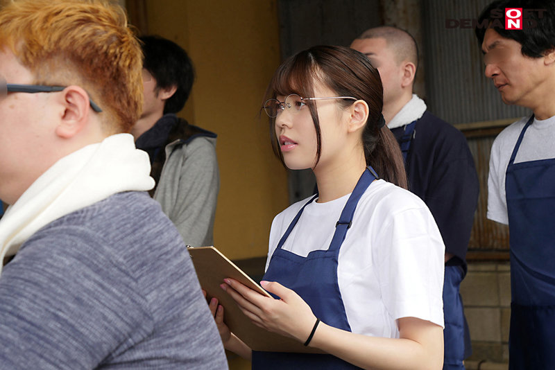 仕分け作業中にムラついたら、即ヌイてくれる倉庫バイトの女子大生。地味な見た目で下品にバキューム。しかも精飲OK。 - サンプル画像 - 2