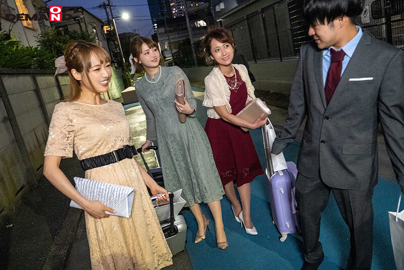 友人の結婚式帰りに終電逃した同級生3人を自宅に泊めたら…超ラッキー！宅飲みで勝手に盛り上がったアラサー女子達が30歳手前の童貞を筆おろしする朝までナマ中出しSEX！ - サンプル画像 - 12