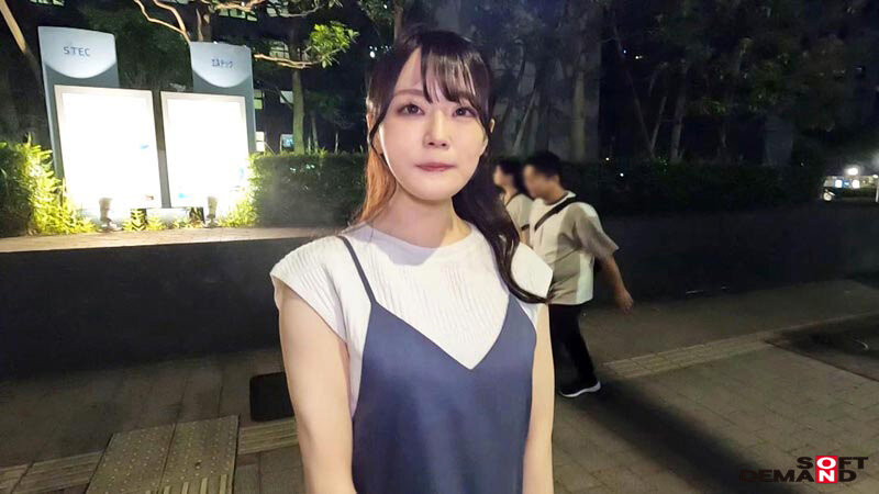 表舞台に立つ憧れを断ち切れない演歌歌手を目指していた農家の嫁 天城雪乃 33歳 AV DEBUT - サンプル画像 - 18