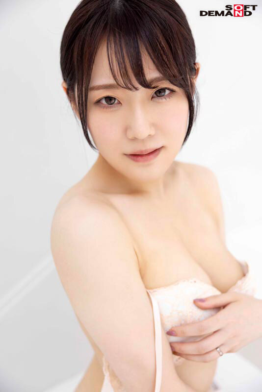 表舞台に立つ憧れを断ち切れない演歌歌手を目指していた農家の嫁 天城雪乃 33歳 AV DEBUT - サンプル画像 - 3