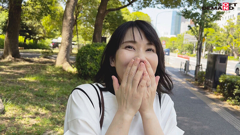 ママ友と週2でボクササイズに通う健康的な1児の奥さんの本性は… 小松美乃梨 34歳 AV DEBUT - サンプル画像 - 12