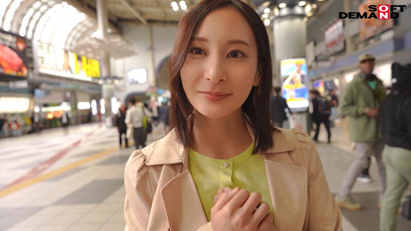 都会の喧騒に紛れてもひときわ目立つ長崎生まれの清楚な奥さん 足立友梨 32歳 最終章 不安や抵抗を掻き消す生棒の快感に理性も奪われ自ら求めた旦那以外とは初めての生中出し - サンプル画像 - 3