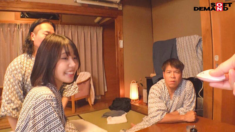 結婚4年目 旦那では受け止めきれない性への欲求を胸に 本物人妻 梅田みなみ 29歳 最終章 地方温泉旅館で露出・放尿 限界マゾイカセ不倫 - サンプル画像 - 8