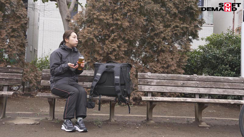 SNS総フォロワー9万人 人妻女性タクシードライバー 春木蘭子 45歳 AVDEBUT「丁寧な接客を心掛けていますが乱暴な不倫SEXが大好きです」 - サンプル画像 - 16