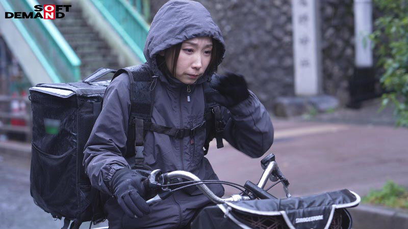 SNS総フォロワー9万人 人妻女性タクシードライバー 春木蘭子 45歳 AVDEBUT「丁寧な接客を心掛けていますが乱暴な不倫SEXが大好きです」 - サンプル画像 - 5