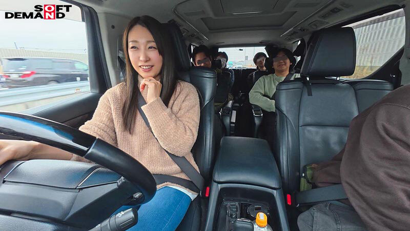 SNSフォロワー9万人の人妻タクシードライバー春木蘭子45歳 第2章 旦那の代わりにセカンドパートナー求めてもいいですか？ フォロワー達とお泊り不倫旅行 - サンプル画像 - 5