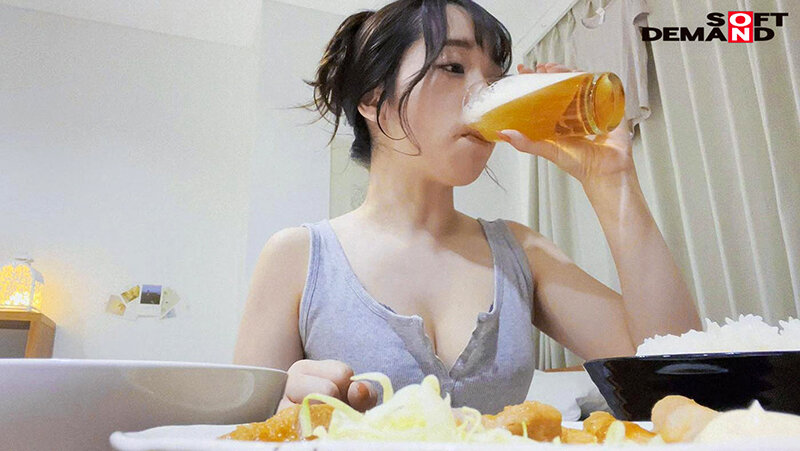 スーツを脱いだらメス丸出し。アクメまでがチョロい早漏デカ尻ヤリマン姉さん。 東京都新宿区■■百貨店・宝石販売員 出し尽くすまで潮を吹く遠山まきさん（仮名・28歳）仕事終わりに1週間密着AVデビュー - サンプル画像 - 9