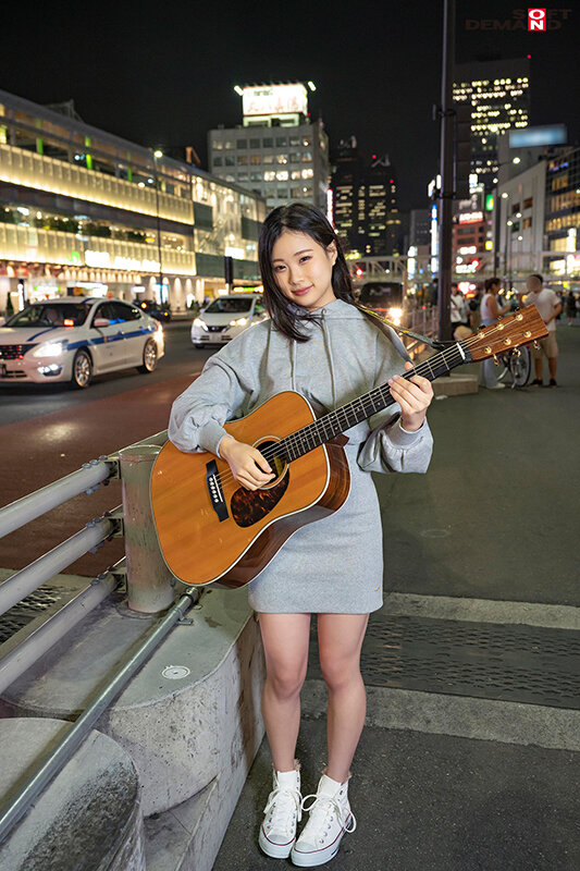 ライブが始まるまでの4時間半、ホテルに缶詰めでひっきりなしにやってくる男たちとパコパコざんまい 東京都新宿区■■の路上で恋愛ソングを歌っている人兼人材派遣OLごっくん大好き夏花さん（仮名・21歳）誕生日精飲21発 - サンプル画像 - 2
