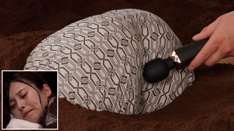 美人CA（既婚者）限定 砂風呂に埋まって身動きできない〇淫NTR拘束マッサージ 横が見えない状態で、隣に夫が居るのにイッてもイッても止めずに絶頂させ続けた女の「サイレント絶叫」 - サンプル画像 - 2