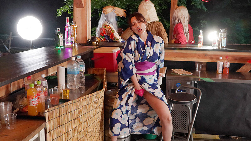 妖怪仮装盆踊りで催淫液を盛られ異物オナニー！イキ漏らし野外アクメ - サンプル画像 - 10