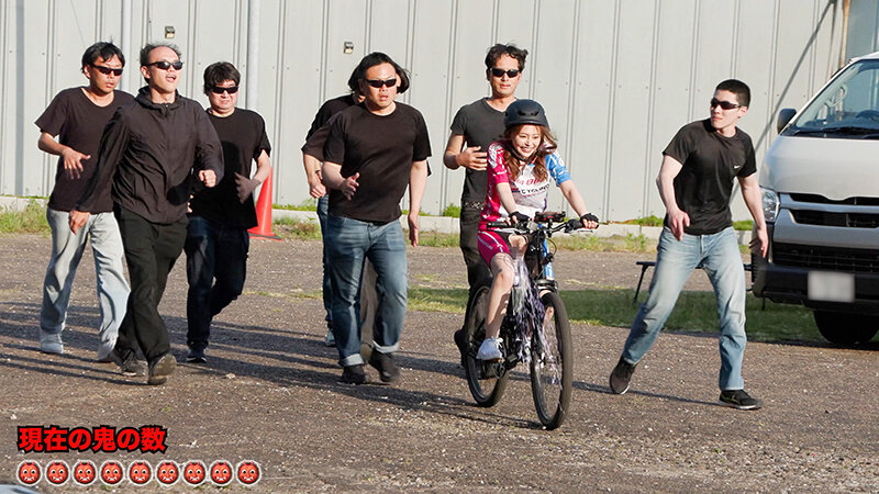 【SHIGEKI×SODSTAR】これが限界ギリギリ公然露出潮吹き 小倉由菜アクメ自転車がイクッ！ - サンプル画像 - 2