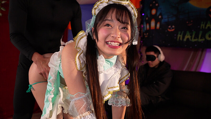青山のハロウィンで見つけたパリピが挑戦！巨乳の彼女が何をされても我慢できれば100万円ノーリアクションゲーム！ - サンプル画像 - 4