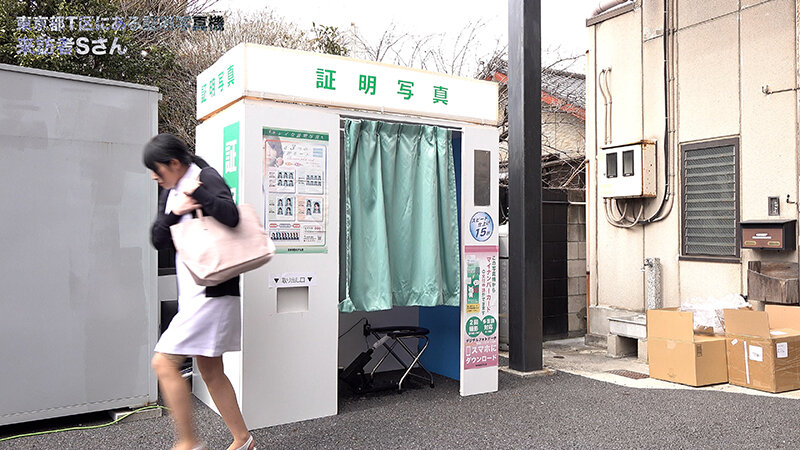 ここで撮影した写真を貼れば絶対合格するというピストンバイブ証明写真ボックス清楚系看護師がどんなに突かれても笑顔をキープ - サンプル画像 - 6