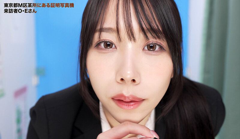 SGKI-038 ここで撮影した写真を貼れば絶対合格するというピストンバイブ証明写真ボックス リクルートスーツの女子大生がどんなに突かれても笑顔をキープ - サンプル画像 - 2