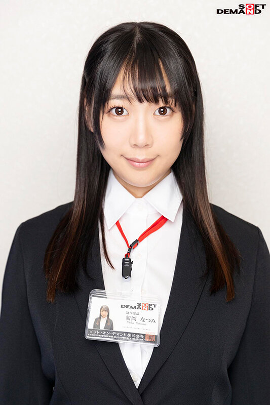ロケ現場で撤収作業中の女ADに突撃・野球拳！制作部新岡なつみ - サンプル画像 - 2