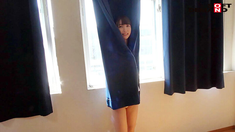現場裏でパソコンを叩くプロモーション部の若手女子社員に突撃！野球拳プロモーション部岡副美紀 - サンプル画像 - 4