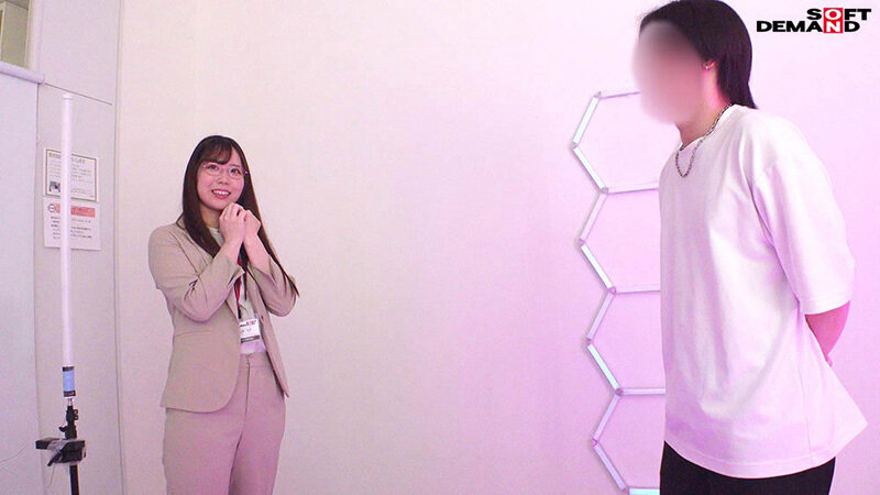 恥ずかしくって顔もアソコも真っ赤になったグラマラス エロボディ ハダカになるより恥ずかしい！脱ぎキャンBOX野球拳 プロモーション部 中途2年目 佐野星彩 - サンプル画像 - 2