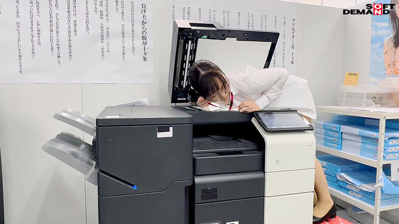 うどん好きプロモーション部 新卒1年目 米本亜希 つぶらなおっぱいコピー ハダカになるより恥ずかしい！脱ぎキャンBOX野球拳 - サンプル画像 - 6