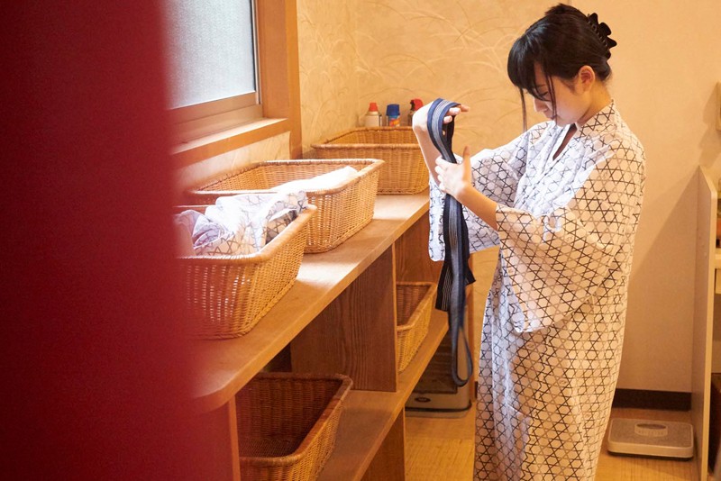 神坂ひなの いいなり温泉旅行 - サンプル画像 - 1