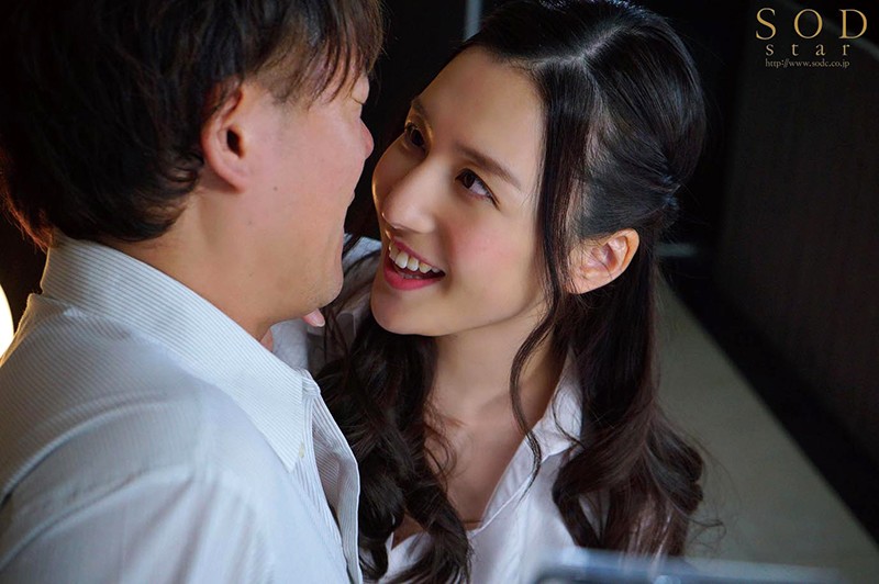 古川いおり ゲリラ豪雨の夜に憧れの女上司と会社で2人きり…帰れなくなった僕らは朝までSEXしまくった - サンプル画像 - 12
