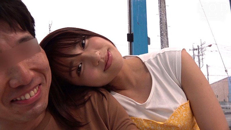 地元にマジックミラー号が来てロケをやっていたのでのぞきにいってみるとなんとそこには憧れの唯井まひろちゃんが！？ 突然大好きなAV女優と2人きり！ハッピーサプライズ童貞筆下ろしSP - サンプル画像 - 5