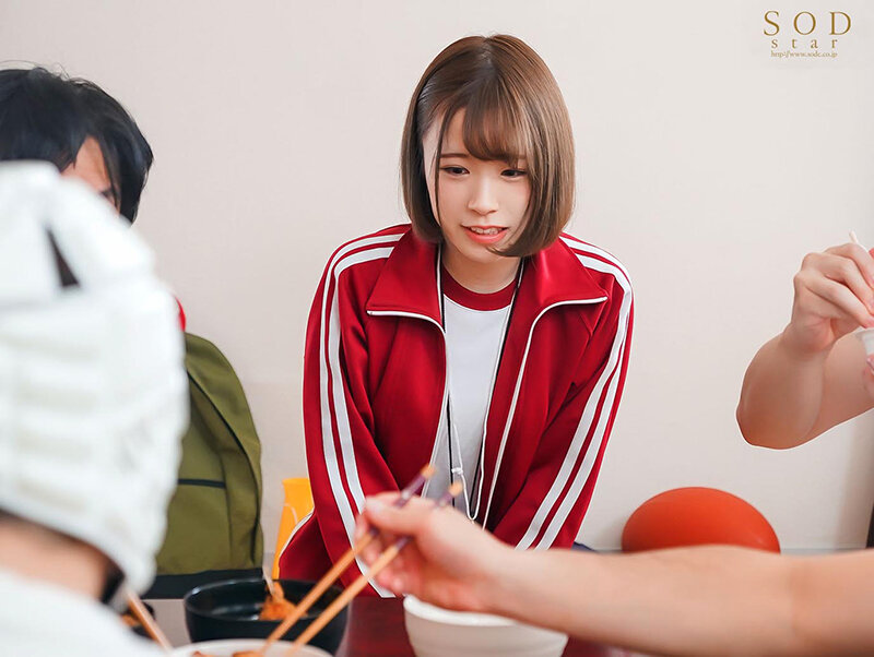 真夏の合宿で屈強なラグビー部員と相部屋に…汗臭い男たちの体液にまみれ1泊2日イカされ続けた新人女子マネージャー 真白美生 - サンプル画像 - 4