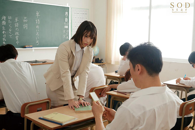 「俺らの出店の裏メニューは担任の潮吹きだから遊びにこいよ？w」文化祭で無理やり生徒たちに輪●レ×プされた新任女教師 唯井まひろ - サンプル画像 - 2