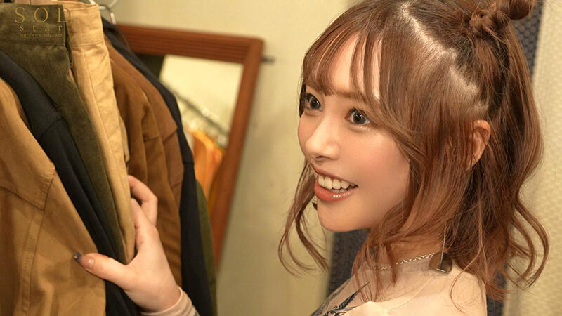 人気アパレル店員ゆなさんは舐めるのが大好きビッチギャル！ヨダレダクダク、ものエロスゴい痴女舌テクでお客様を次々誘惑！顔から足先まで全身舐めまわしぐい 小倉由菜 - サンプル画像 - 7