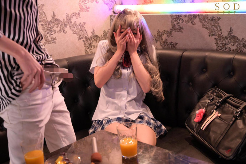 陽ギャルだけど性知識ゼロでエロにウブな幼馴染（ほぼ処女）と、セックスの練習をすることになっちゃった僕。 青空ひかり - サンプル画像 - 10