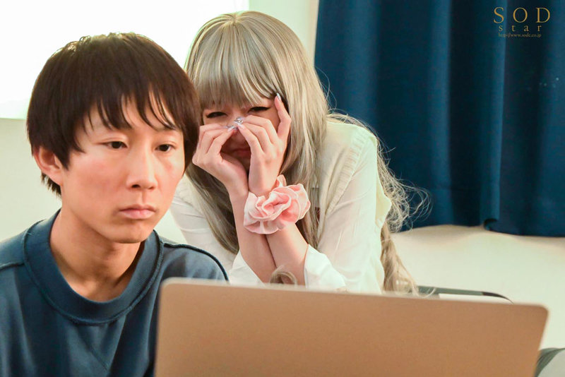 陽ギャルだけど性知識ゼロでエロにウブな幼馴染（ほぼ処女）と、セックスの練習をすることになっちゃった僕。 青空ひかり - サンプル画像 - 11